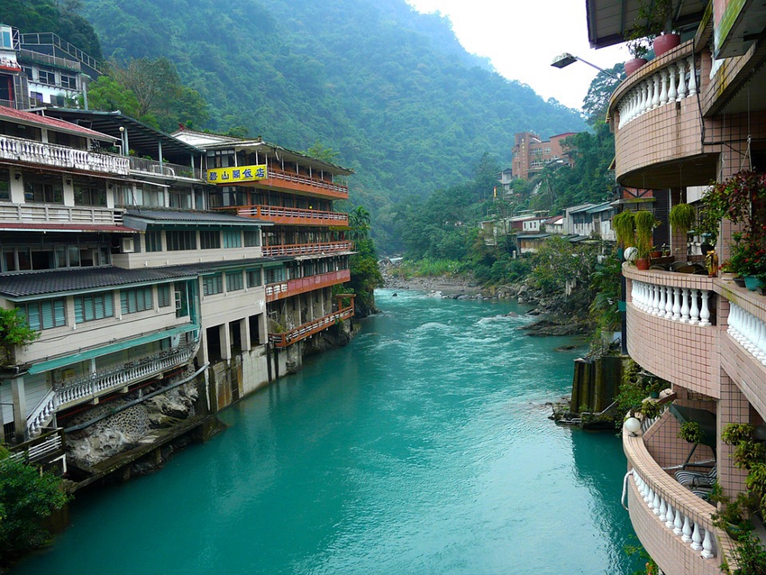 hot springs 257867 960 720 d3858